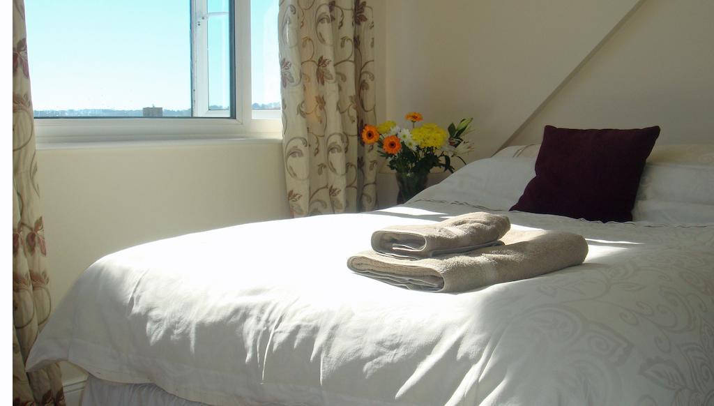Harlequin Guest House With Parking Weymouth Esterno foto