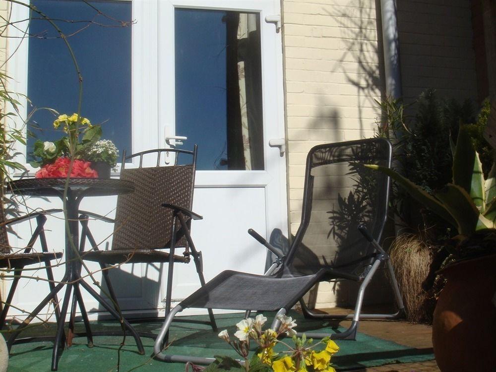 Harlequin Guest House With Parking Weymouth Esterno foto
