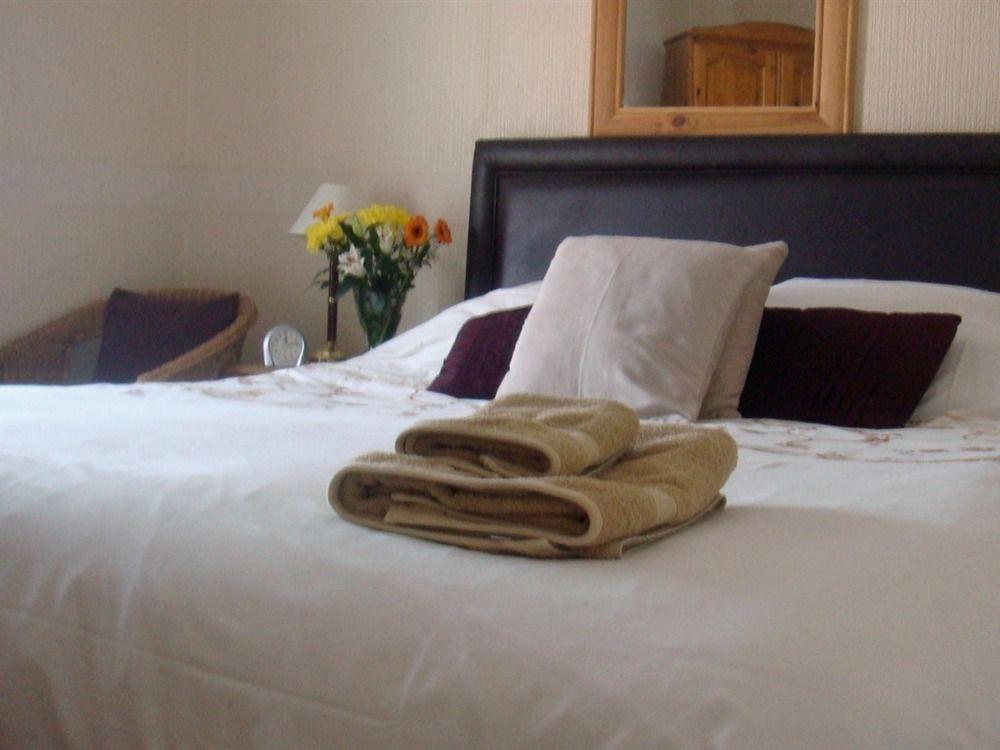 Harlequin Guest House With Parking Weymouth Esterno foto