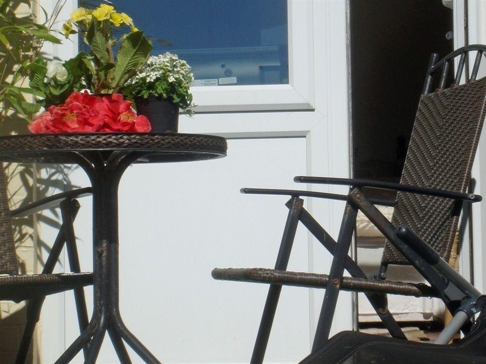 Harlequin Guest House With Parking Weymouth Esterno foto
