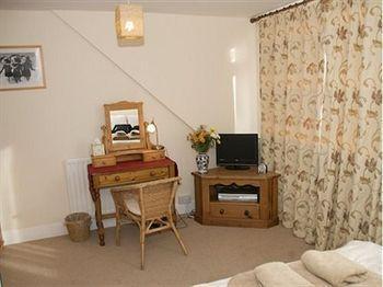 Harlequin Guest House With Parking Weymouth Esterno foto
