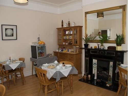 Harlequin Guest House With Parking Weymouth Esterno foto