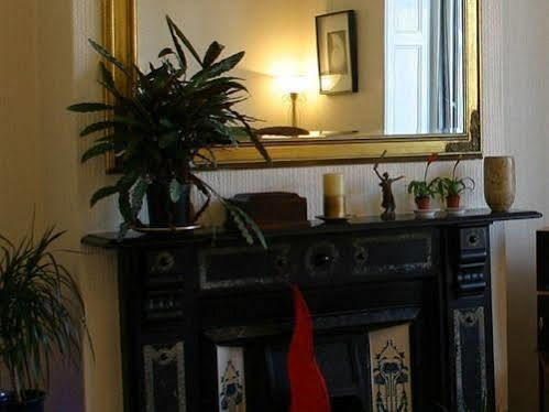 Harlequin Guest House With Parking Weymouth Esterno foto